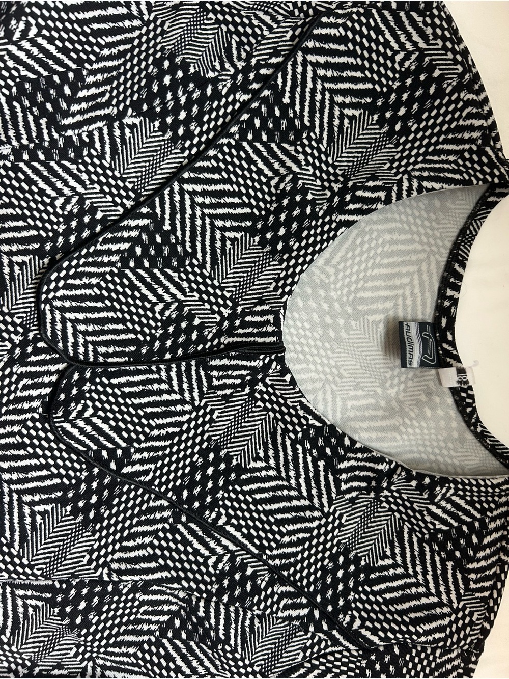 Black White Flattering Peplum Top 4 way Stretch Retro Collar Women’s Size 18 - Picture 3 of 10